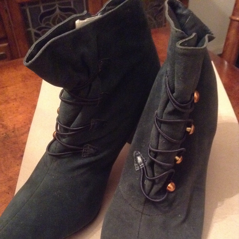 Cushion booties